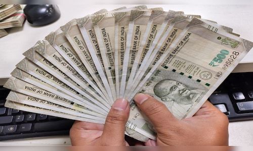 CNBCTV18News's tweet image. #Rupee weakens sharply today— what’s driving the fall? 

@anshul91_m with details

#ForexNews #MarketWatch

buff.ly/2oIR0rD