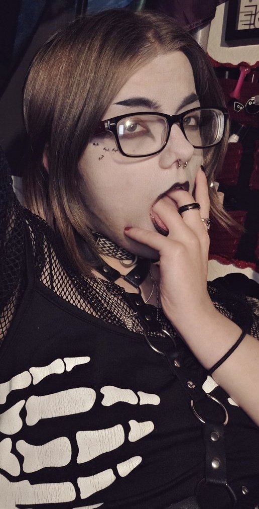 Fluffy_Guts's tweet image. ⛧Pinned~Nsfwtwt⛧
♤Ace/LoveBite♤
➻ 05🎂 5'4" Switch Kinky ASF
🐾Shy Nerdy Alternative🐾
➻ Into showing off and pleasing others! U&amp;gt;ェ&amp;lt;U awruff~
🕸Various nsfw/sfw content🕸
➻ Art, muisc, furry, nature and video games, etc.
🦇$5 DM fee 4 premades/customs
➻ ↻+♡ 2 be moots!