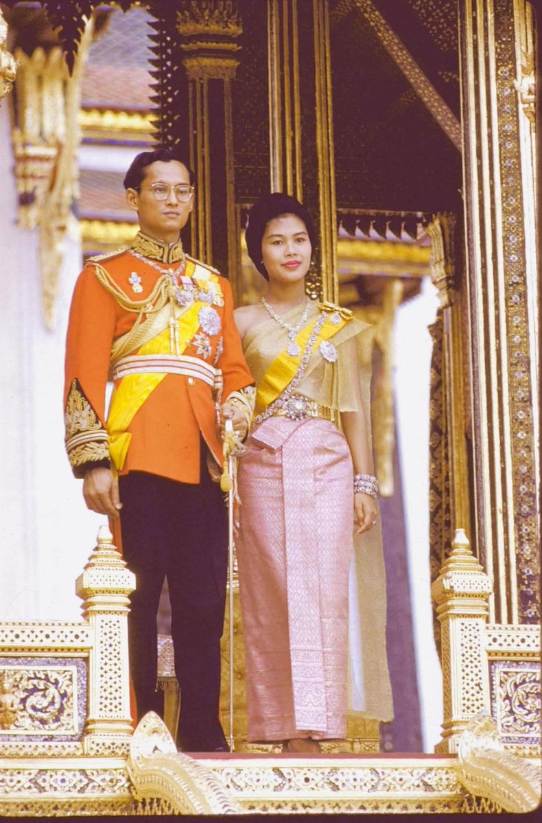 “ข้าพเจ้าได้สั่งสอนลูกๆเสมอว่า ถ้าไม่ใช่คนไทยผูกใจมั่นอยู่กับสถาบันพระมหากษัตริย์แล้วสถาบันนี้ก็คงจะดำรงอยู่จนทุกวันไม่ได้ 
เพราะฉะนั้นเราทุกคน จึงมีหน้าที่ที่จะต้องทำเพื่อประชาชนเสมอ"