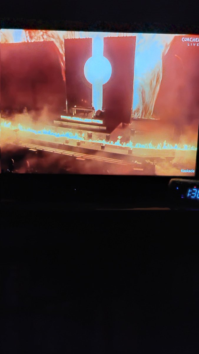 svenfan87's tweet photo. #Kaskade has more fire than any wrestler currently. Also he's fired up and brilliant! #coachellaweekend #Coachella https://t.co/TixQhcvs1Z