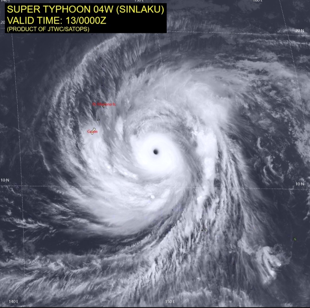 Mpalawat's tweet image. Super #Typhoon #Sinlaku, in the #Pacific ocean is one of the strongest in history. Winds are around 155Kts (287Kmph). Threat to Northern #Marianas and #Guam. #Typhoonsinlaku @SkymetWeather @JATINSKYMET