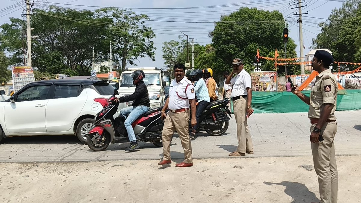 DEVANAHALLI TRAFFIC tweet media