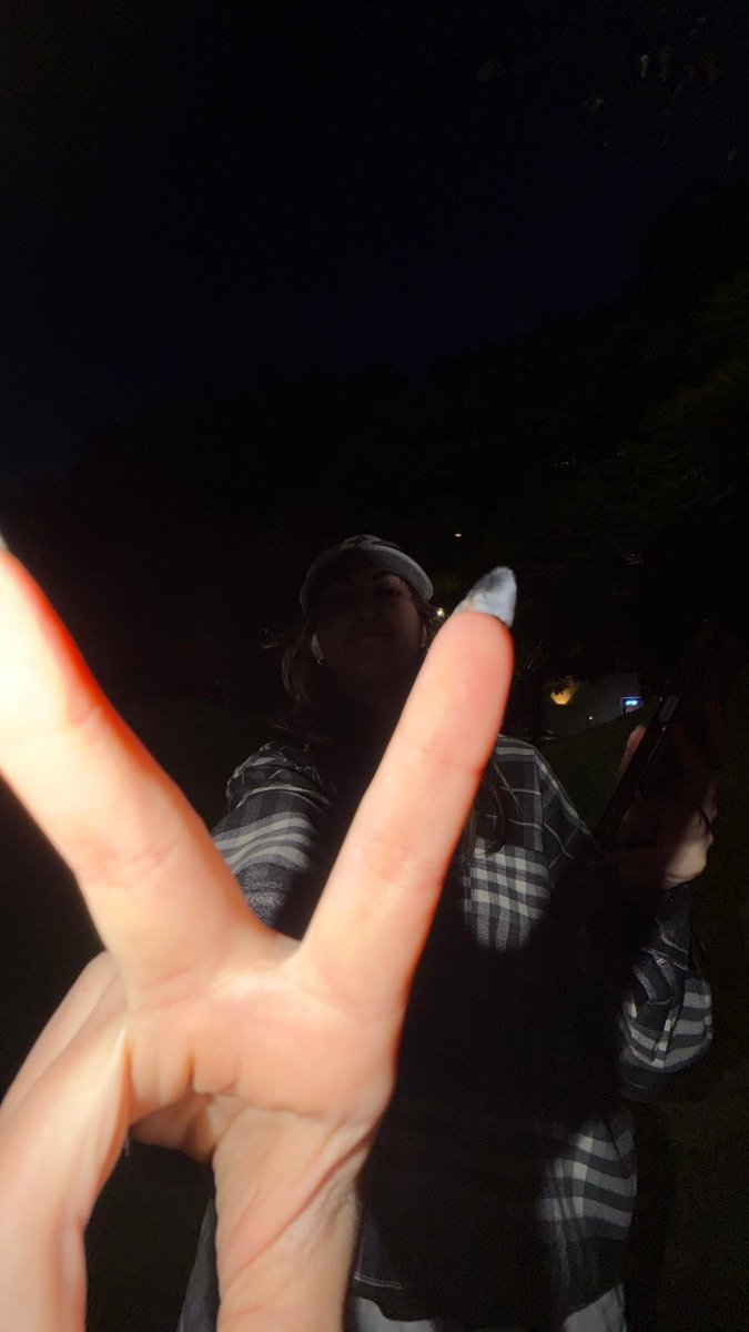 Bondiola va a ver a bts el 21, 23 y 24 tweet media