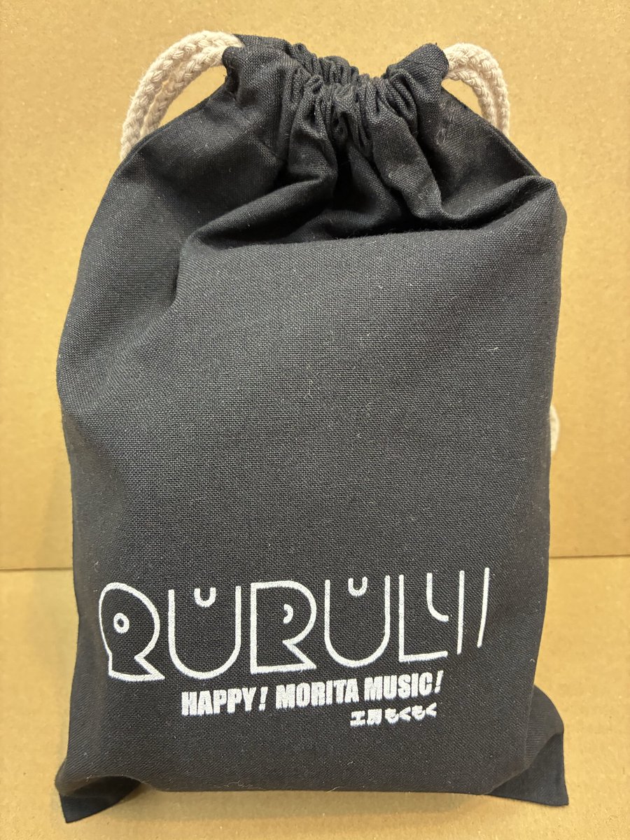 くるりNEW ALBUM
「儚くも美しき１２の変奏」
アナログ盤
も・・・売っですよ👍

工房もくもくが作ってくれたQURULIロゴ入り巾着も・・・つけちゃいますよ👍

¥6,600
見開きジャケット
美しい💓

お問い合わせやご購入は、💬チャットからお願い致します🙇