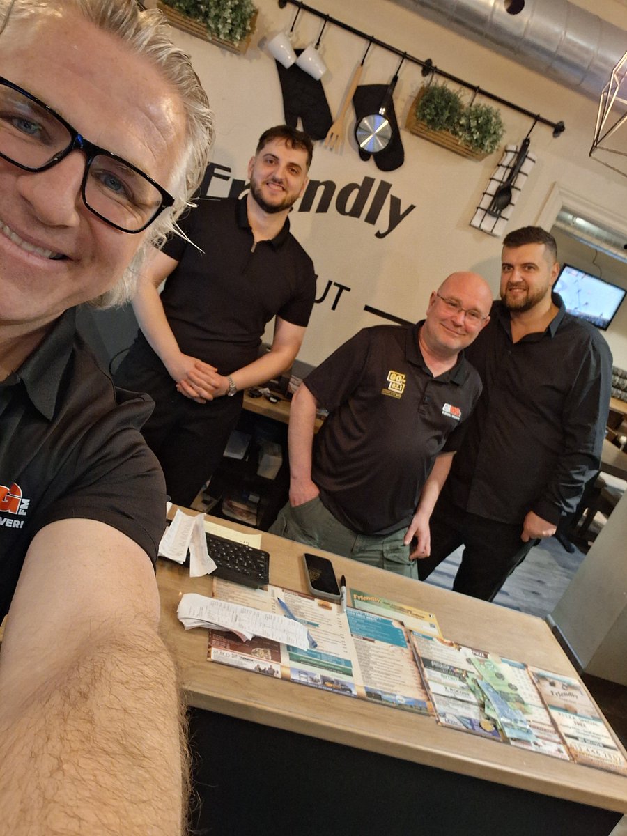 dylanblackradio's tweet image. Out at "Friendly Restaurant &amp;amp; Pizzeria" in Rockland, Ontario with BIG FM! #SupportSmallBusiness #radio 🍕