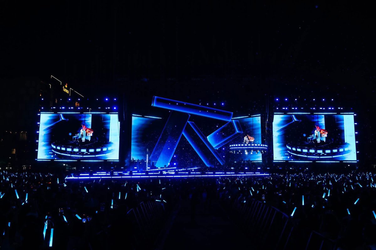 YESTECH_LED's tweet image. Lighting up LUMINARHY – RHYDER's first concert. YESTECH delivered 890 sqm of LED: MT transparent screens + MG Outdoor &amp;amp; Cube. Transparent meets solid LED for a dynamic debut stage. 🔥
#YESTECH #MTSeries #MGSeries #MGCube #StageDesign #CreateYourDreamStage