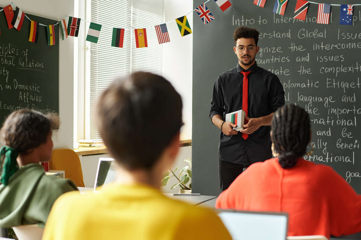 PG67982's tweet image. Effective teaching adapts to every learning style. Flexibility ensures no student feels left behind. 📚🔄 #InclusiveEducation #TeachingStrategies #StudentCentered #LearningForAll