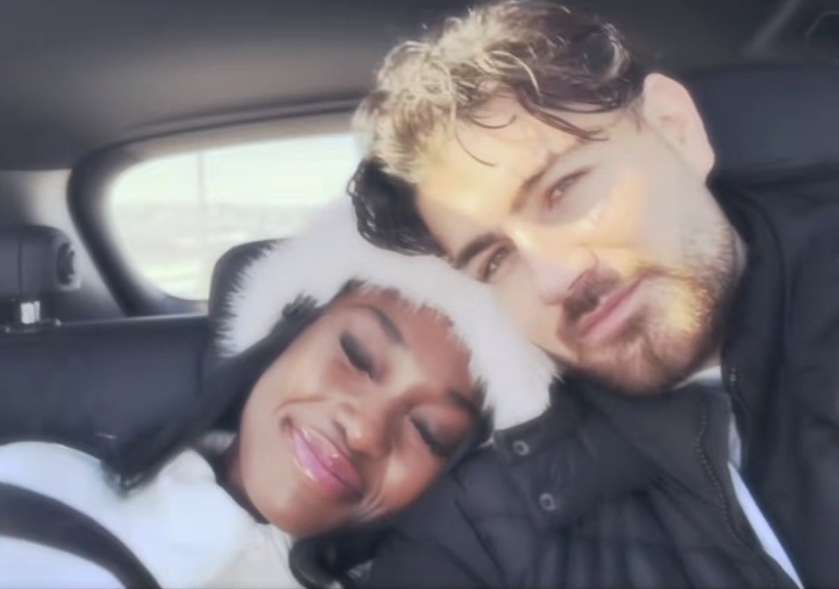 azvariaaa tweet media