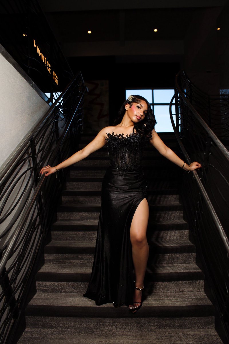 missredddbone's tweet image. Cleareddd em one last time 🖤 #seniorprom
 #prom2026