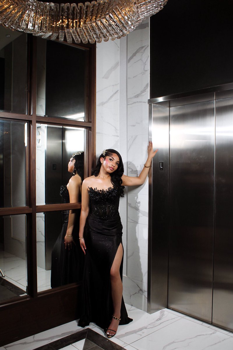 missredddbone's tweet image. Cleareddd em one last time 🖤 #seniorprom
 #prom2026