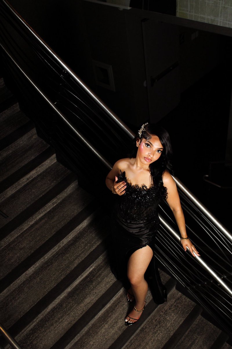 missredddbone's tweet image. Cleareddd em one last time 🖤 #seniorprom
 #prom2026