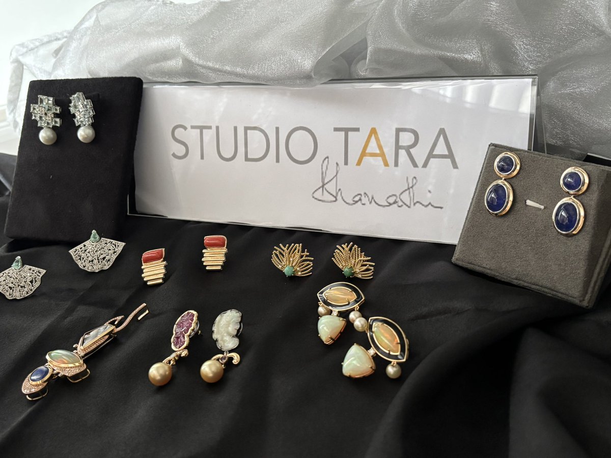 StudioTara's tweet photo. #jewelryart #earrings #gold  #gemstones https://t.co/HBhiKU5lug