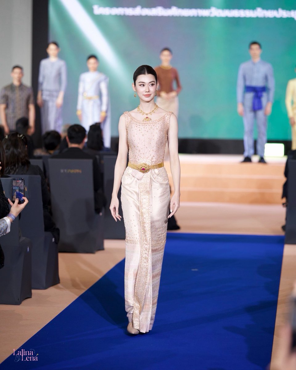 💦 ลลินาสุขสันต์วันปีใหม่ไทย ๒๕๖๙! 🥰✨

2017                                2018
2025                               2025

#LalinaLena #ลีน่าลลินา