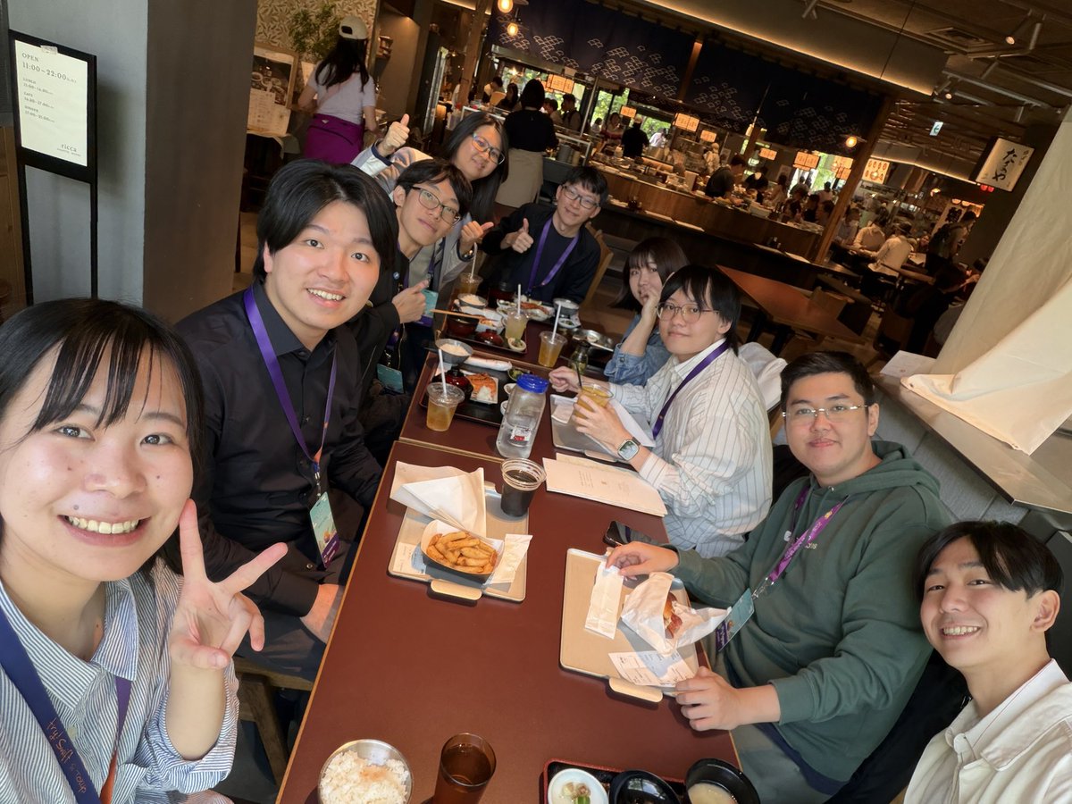 masakazozaki's tweet photo. グローバルすぎるランチ!!
🇯🇵🇸🇬🇻🇳🇹🇼🇭🇰
#tryswift
#sscafe https://t.co/0TOfTnjrjK