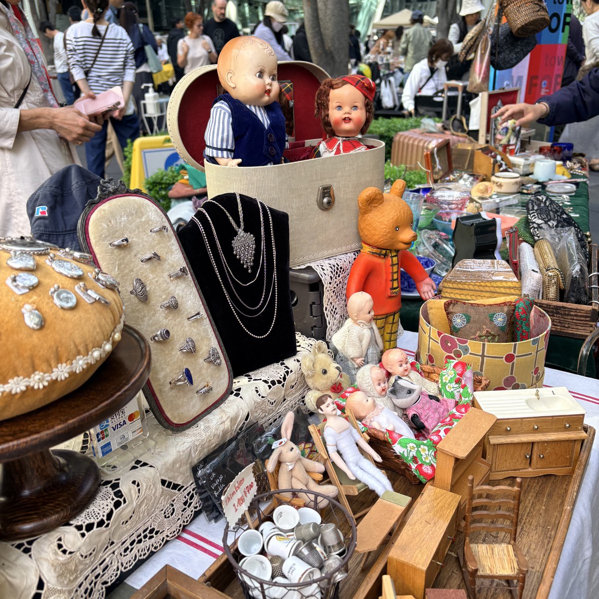 ReSHOP2013's tweet photo. 週末土曜日に開催された大江戸骨董市⚐ﾞ
土曜日でしたが、朝から沢山の方々に起こし頂き
ありがとうございました。
☀️初夏を思わせる陽気でしたが、
思ったほど暑くも無く👍

次回は今週土曜日となります。
⁡
#大江戸骨董市 #アンティークマーケット 
#蚤の市 #骨董市 #有楽町 https://t.co/Cmh8dpLZat