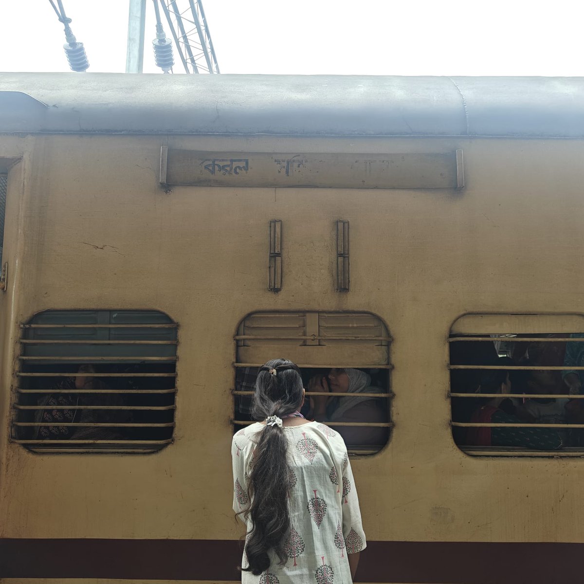 PreetyK4's tweet photo. Train no 15927 just departed Chaparmukh Junction, the ladies coach is full of male passengers. Even the ladies coach board is not clearly visible. Please help @RailNf @RailwaySeva @RPF_INDIA @AshwiniVaishnaw https://t.co/Be5fbSXVwH