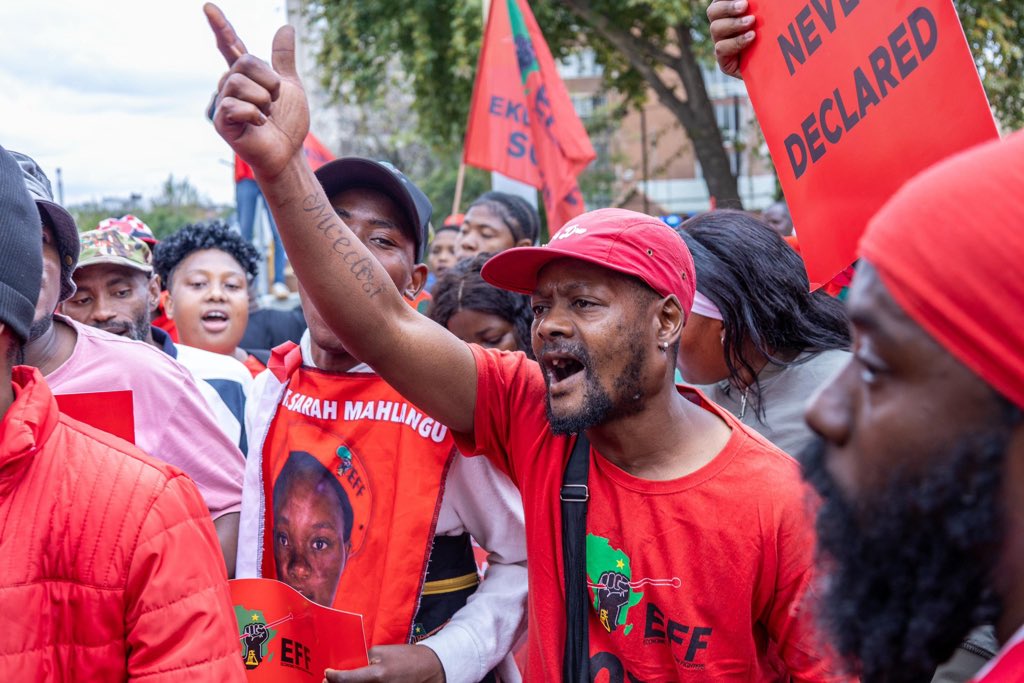 MaponyaRamodike's tweet photo. Good Morning Ma Fighter ka Jujuβ₯οΈππ€.
#Screenshotrevolution #Followafighter #EFF #EngageAFigther #Starvethedevil #RegistertovoteEFF2026LGE https://t.co/rDhEbXuZrb