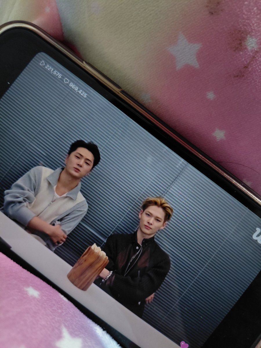 clau is seeing bts ۶ৎ tweet media