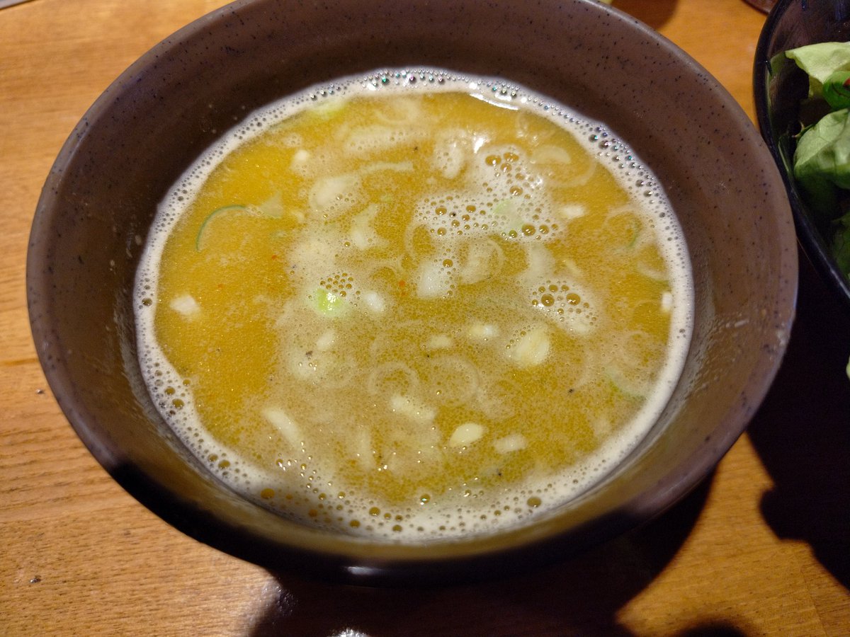 廻麺鶏千@高田馬場
キノコのアヒージョつけ麺＋ローストポーク
＋メンマ＋追い飯
アヒージョの良いところだけを上手く上品に
つけ麺に落とし込んでるのが凄い！流石だ。
とは言えパンチは有る！
これは食べた人しか分からない感覚。
相当、女子ウケする一杯。
腹パンで死ぬほど美味かった！
#つけめん