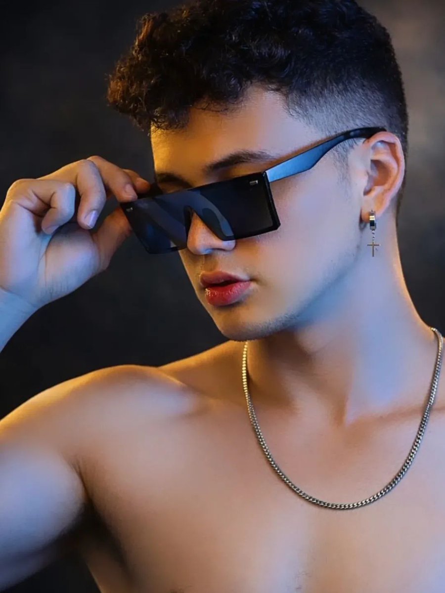 I'm feeling frisky today 😍 Join my show <a href="/Stripchat/">Stripchat.com 📸 🎥</a> 👉 stripchat.com/Mathias_twinkk… #stripchat #stripchatlive