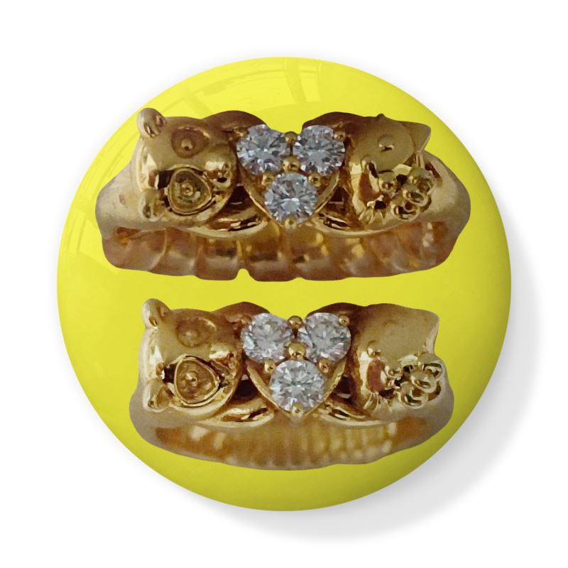 WeirdlySatisfy's tweet image. Real Panda &amp;amp; Kitty Wedding Rings Trinket Pot

This bone china trinket pot features real panda and kitty wedding rings in stunning detail.

contrado.com/stores/skulls-…

#WeddingRings #TrinketDish #JewelryStorage #GiftIdeas #bonechina #trinketpot