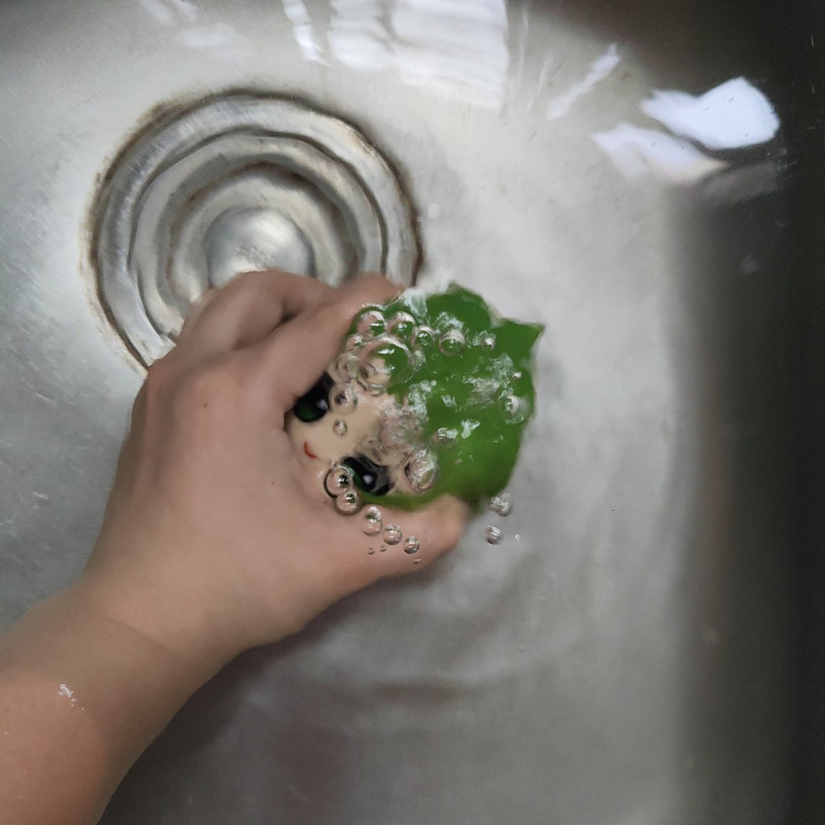 驚恐顏被害者 tweet media