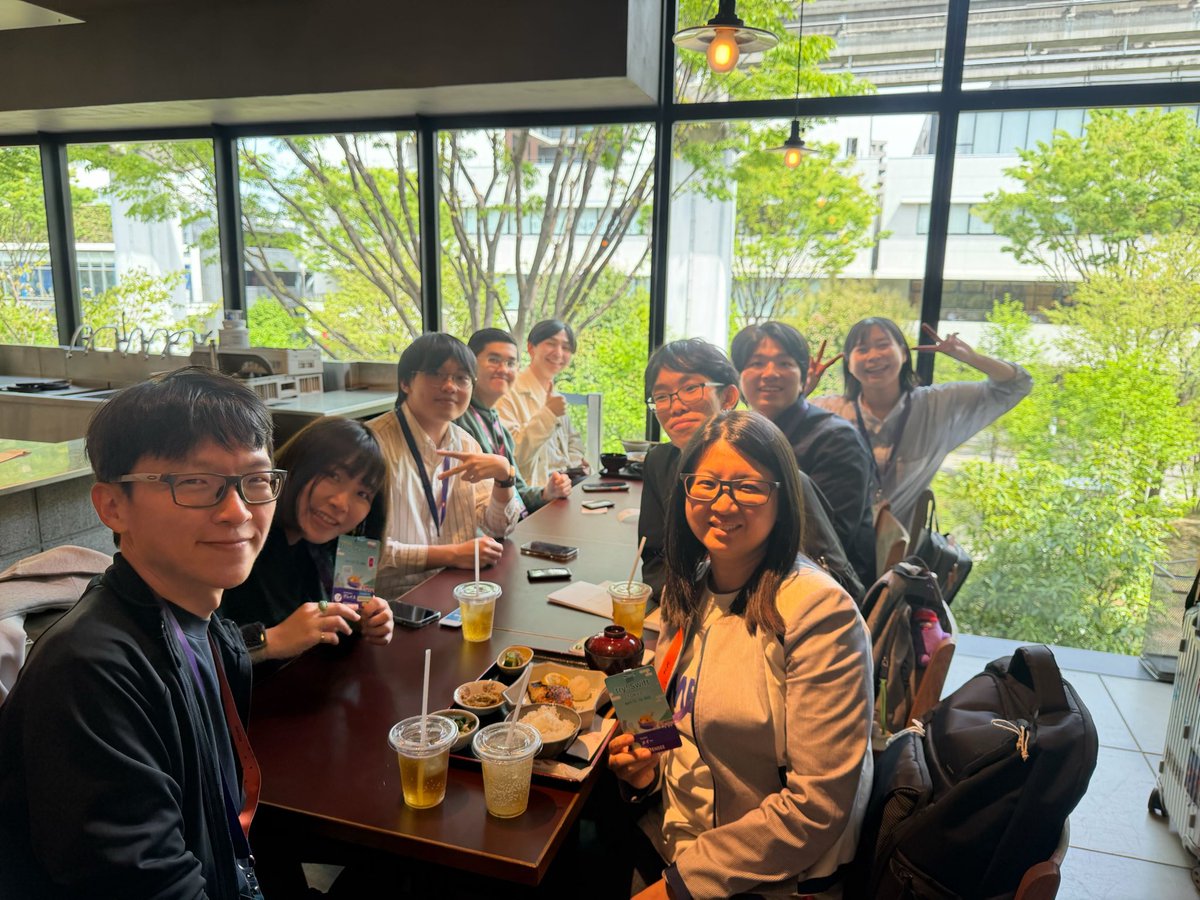 hinakkograshi's tweet photo. iOS Conf SG 2026のスタッフの方々と仲良くなれて嬉しい☺️
iPhone Air✖︎iOS Conf SGのバッチも持ってきてくれているみたいなので、ぜひ話かけてみてください!
https://t.co/88EkZrAfui
#sscafe
#tryswift https://t.co/bG6pKI05DQ