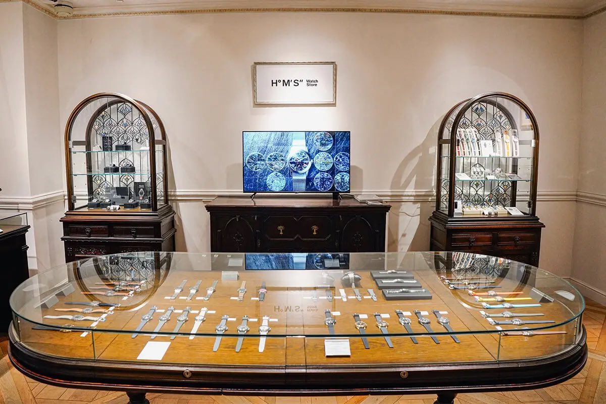 HMS_WatchStore tweet media