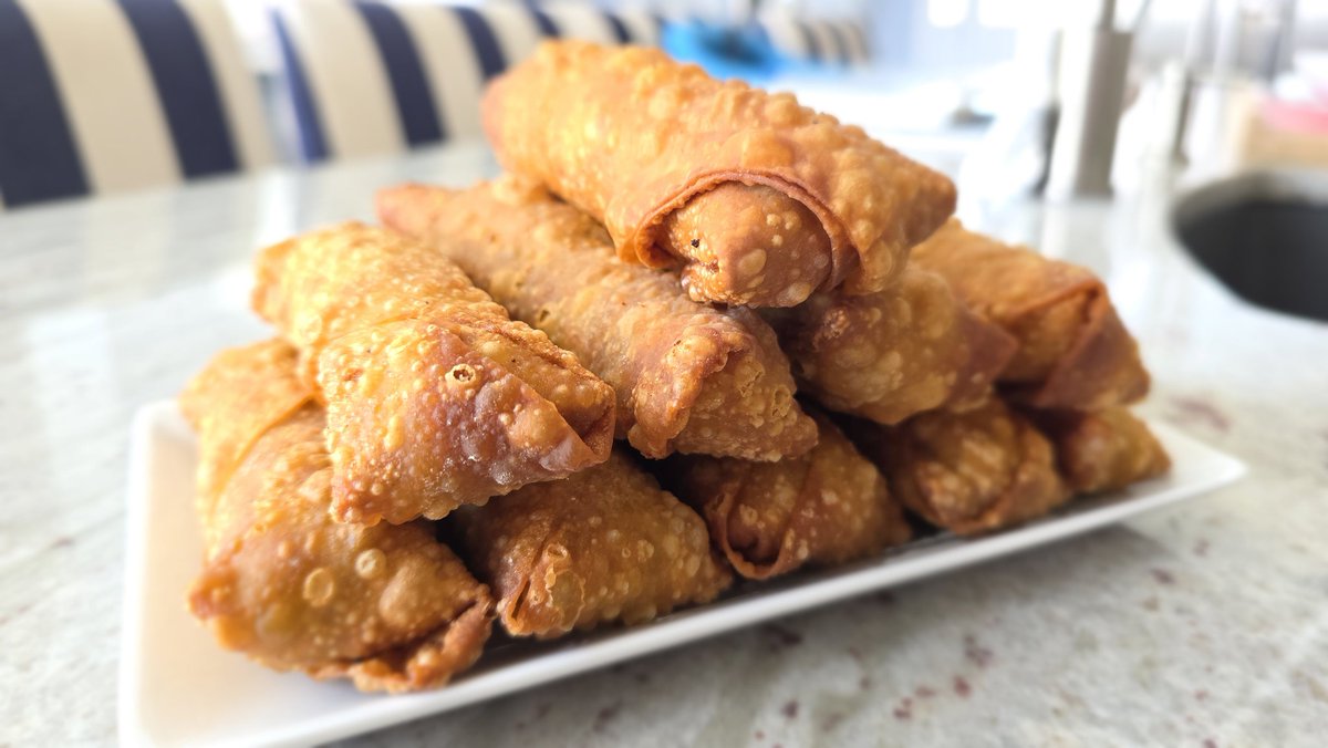 Only__Foods's tweet photo. Eggz Rollz.........................
#eggroll #homeade #FoodieFind https://t.co/1FDP1MaK1q