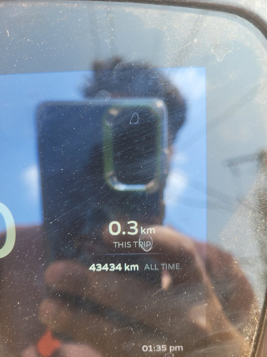 subhariu tweet media