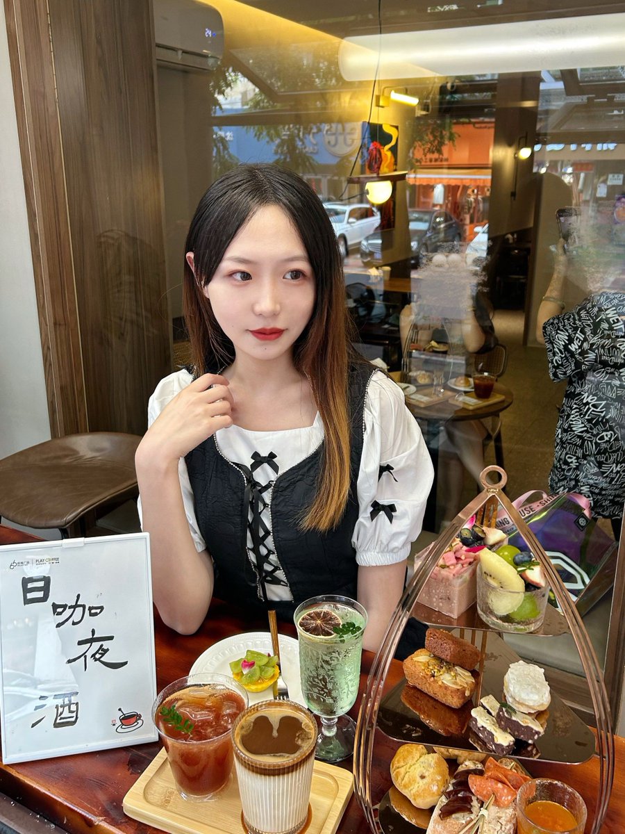 varfmind's tweet image. "Morning coffee + shared headphones = our kind of perfect start  #CoupleVibes #SimpleJoys"