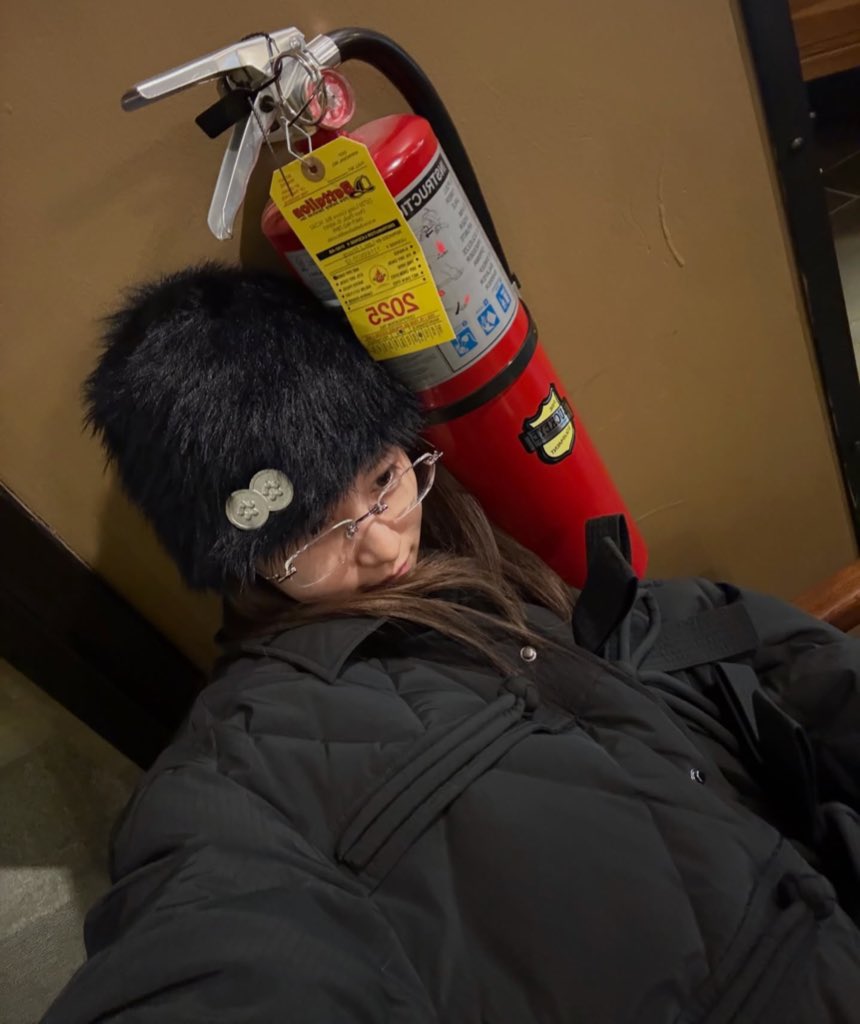 she’s so huggable so girlfriendable 🧸