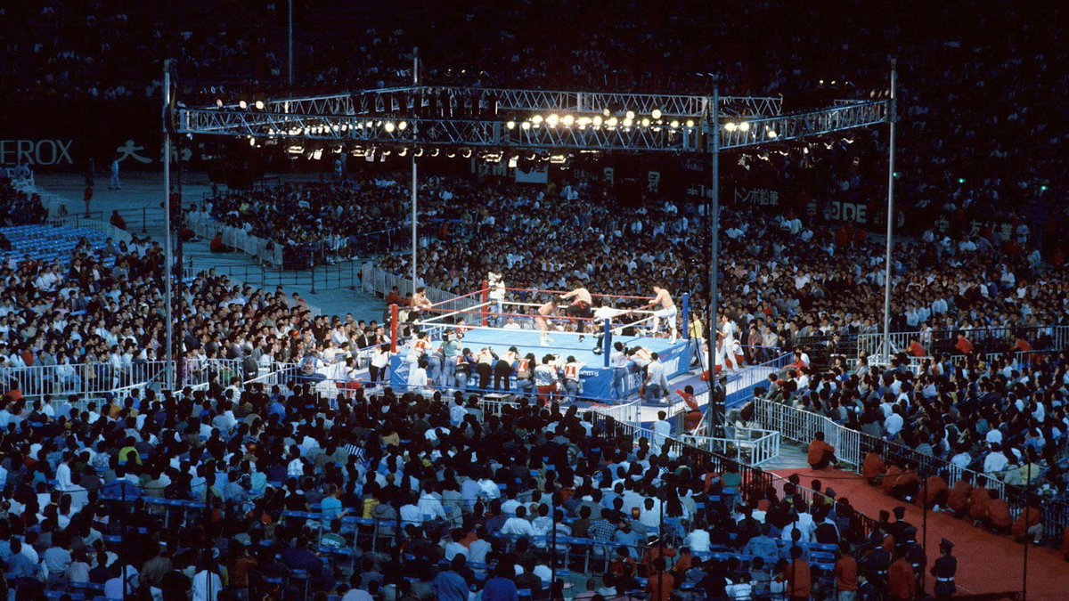 WWFWrestling1's tweet image. 📸 Photos from the WWF/AJPW/NJPW Wrestling Summit in Tokyo Dome, April 13, 1990. 🇯🇵🇺🇸 #WWF #WWE #AJPW #NJPW