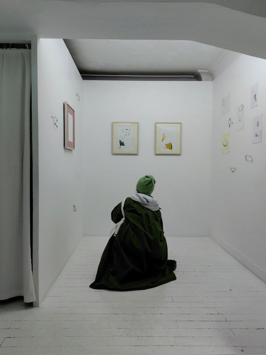 作品をじっとご覧いただく事、とても嬉しいです。
はやいもので 折り返し日となりました。

田口さん
きょう13日(月) 在廊されています。
休廊日は  15日(水)。

よろしくお願いいたします。

＊
田口蓮華展「鳥と人」
2026. 4.８ (wed) - 4.18 (sat) 　
gallerynayuta.com/2026/02/08/%E7…

#田口蓮華