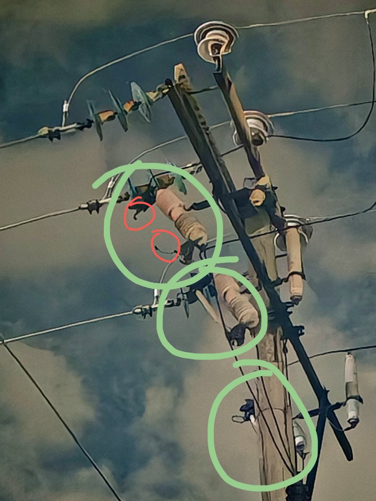 greenboyc's tweet photo. @CFEmx se necesita que manden a la cuadrilla para que reparen y podamos tener luz, pero que pongan cuchilla y no Chapulín (Diablito) en el poste del transformador, Col. Santa María la Ribera No. De reporte M2435246688 https://t.co/c493twnRNN