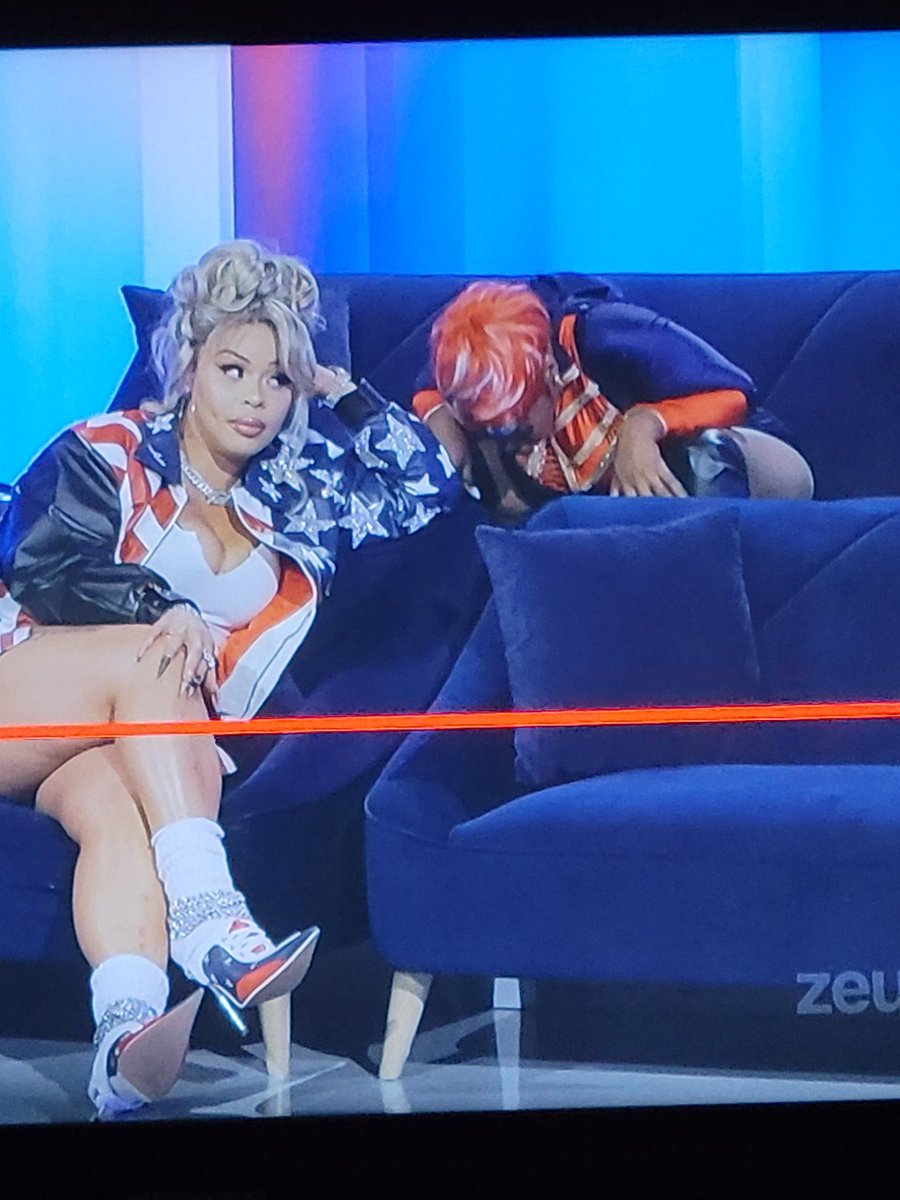 cherrellew5's tweet photo. So nobody see Diamond throwing up‼️ 🤦🏾‍♀️

#BaddiesUSAReunion https://t.co/uxo7OTwb2q