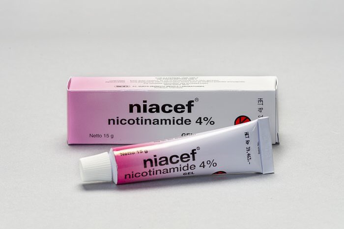 zeaidenn's tweet image. Kaum mendang-mending skincare mari merapat! 👋🏻 

Baru melek ternyata apotek nyimpen banyak "harta karun" yang harganya kelewat murah tapi kualitasnya gak main-main 😳 

Gampang dicari dan bebas resep dokter. Ini 3 jagoan yang wajib kalian coba:
💊 Glycore (Multifungsi: bisa