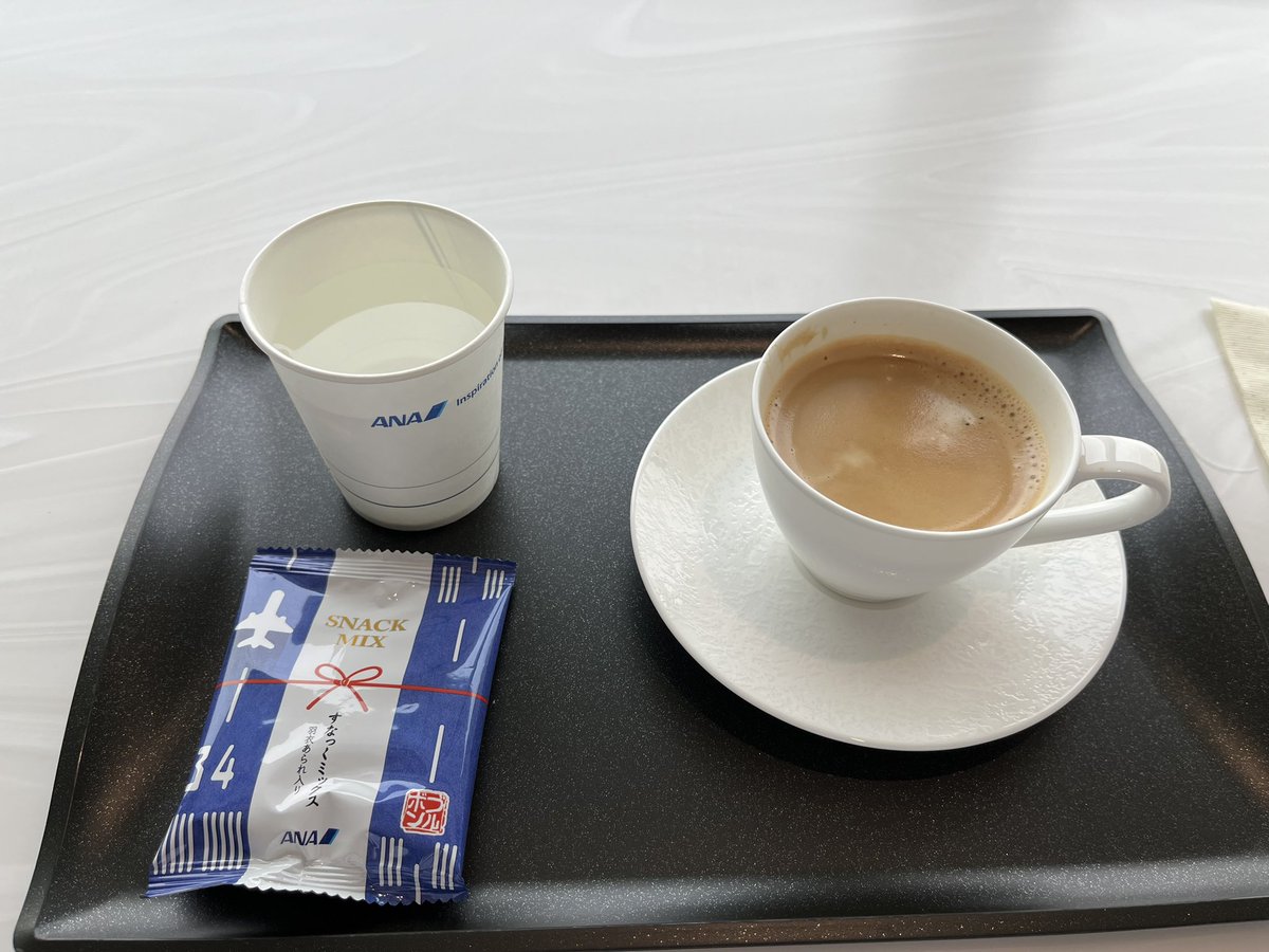 pochirm35's tweet photo. 今日はソウル発券を締めに行きます。
昼便なのでラウンジで昼食をいただきながらゆっくりしています。

ラーメン美味しかった！量も少なめでちょうどいい。 https://t.co/r2U4ML7xCm
