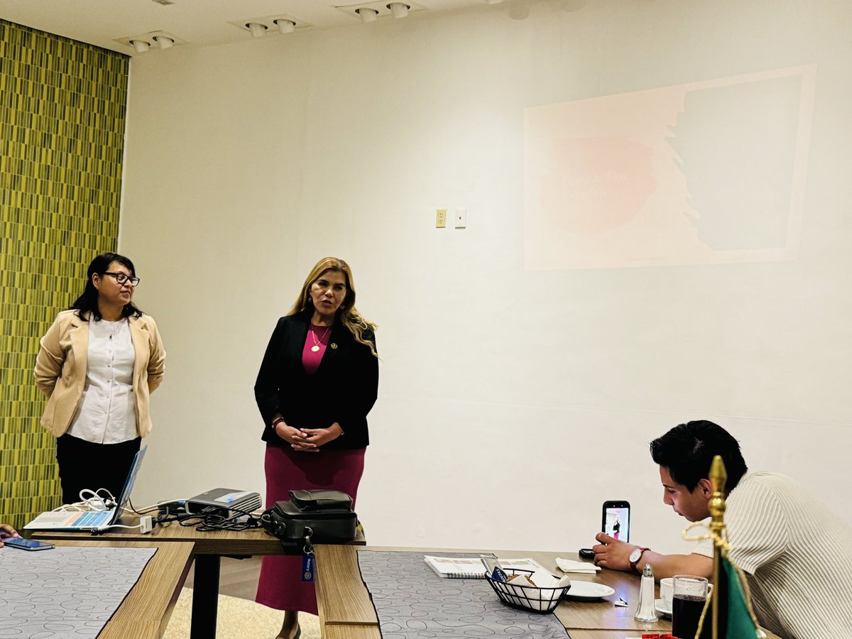 El día Lunes 06 de abril, tuvimos nuestra reunión semanal, contamos con la presencia de Cecilia Carrizosa Conde que nos habló de: “Del miedo a la confianza: El arte de hablar en público.”Con esta plática concluyó todos los requisitos para ser miembro activo d nuestro club Rotario