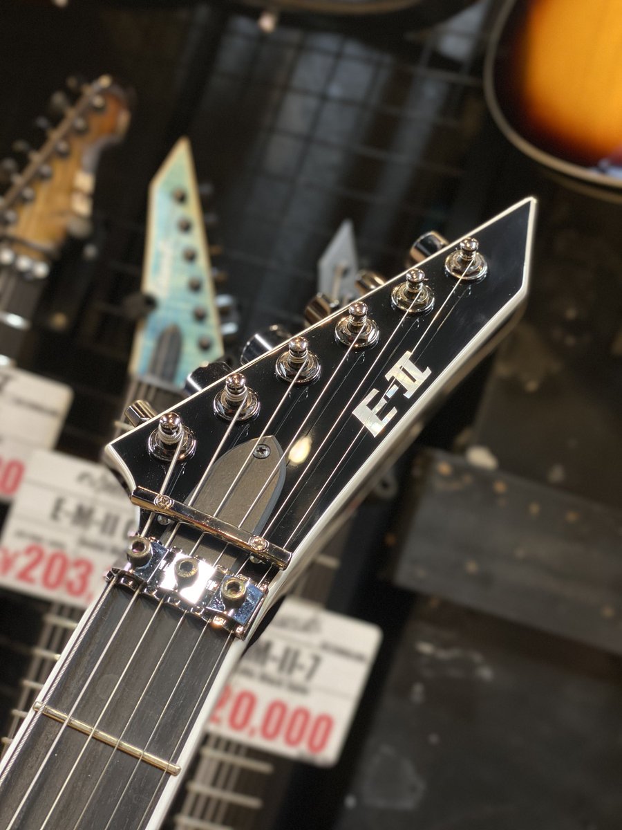 esptechhouse's tweet image. E-Ⅱブランドでは珍しい国内アーティストモデルが即納可能❕

HORIZON SGZ Custom
SUGIZO氏モデル✨️

リフ用のリアPUとソロ用のセンターPUのみの配列が特徴です👀！
#テクハスタッフたがわ
#御茶ノ水 #ESP #ギター #エレキギター