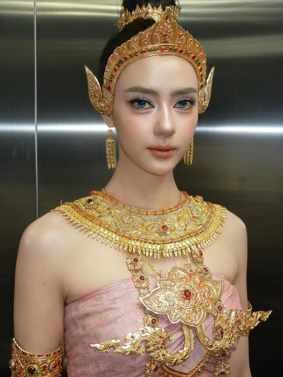 Vogue Thailand (@voguethailand) on Twitter photo 