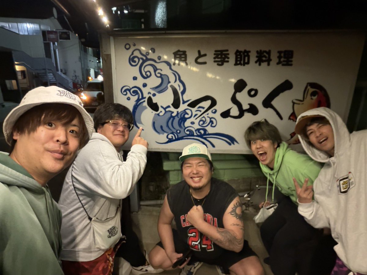 segi___ST's tweet photo. すごい動画たくさん撮れた🎥

メンバーみんなが
素晴らしい動きだった🎉

出張ホラーナイト
明日から公開なのでお楽しみに👻

一応報告ですが
出張先でもダンベル持ってって
筋トレしてました😋 https://t.co/qgCBNlmABj