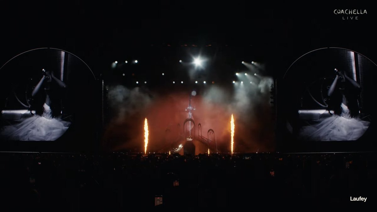 daily laufey tweet media