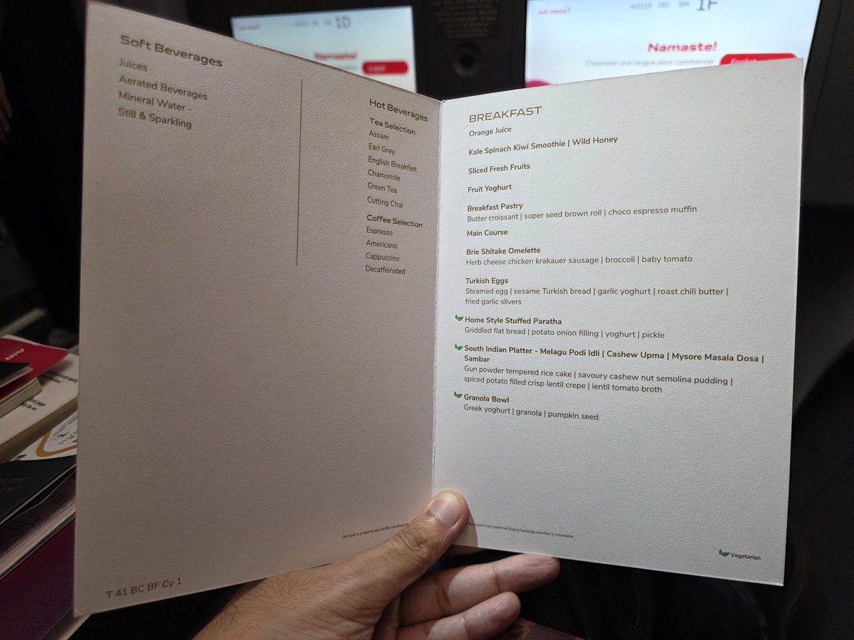 Vinamralongani's tweet image. Red eye to Singapore done right with @airindia on the Vistara A321neo.
As it was a 0350 departure from Delhi, breakfast was served on this flight.
Started with chai (love these Maharaja mugs. Brilliant nod to the OG Air India mascot).
Fantastic crew, seamless service.
#AvGeek