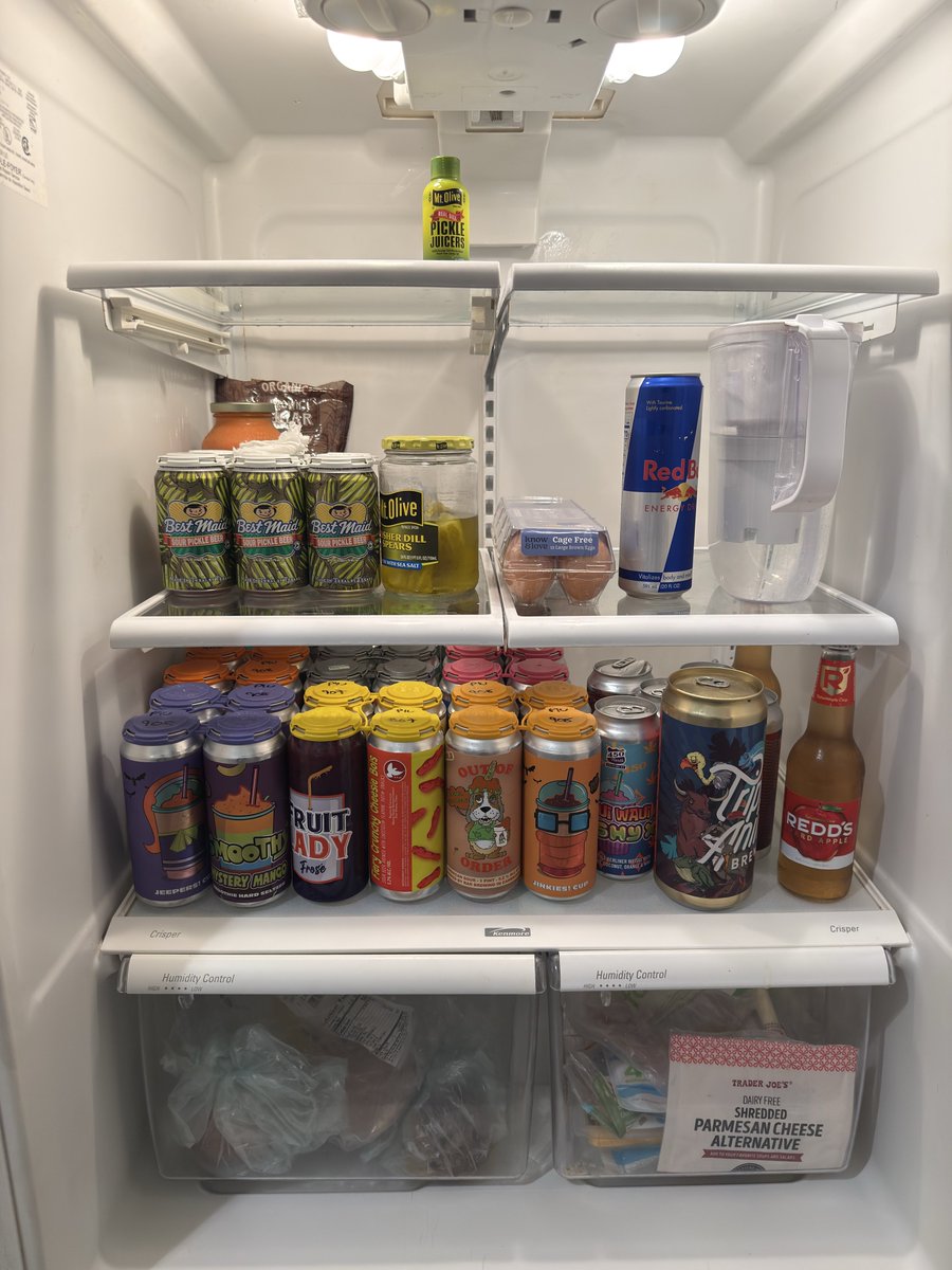 rosinsmoker's tweet image. post a lic of the inside of ur fridge #real