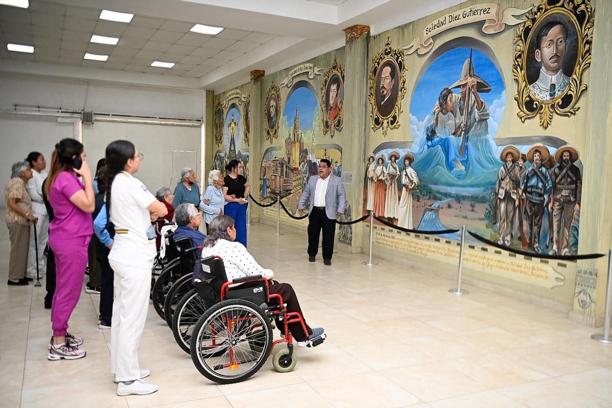 ClaroscuroSLP's tweet photo. #Soledad - Soledad abre sus puertas al Instituto Geriátrico Nicolás Aguilar.

- Personas mayores conocieron el Palacio Municipal, la Parroquia y disfrutaron la Muestra Gastronómica de la FENAE.

📎 https://t.co/li2LDHaazH https://t.co/iUvt6ERN28