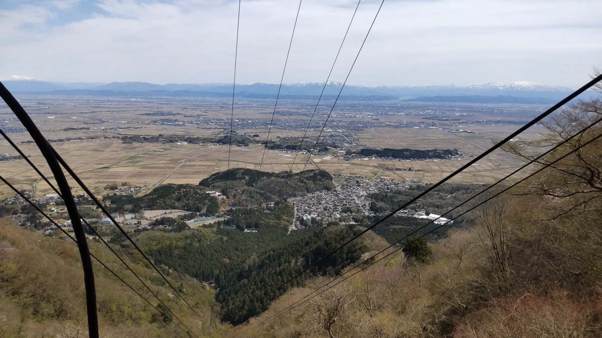 yahikoropeway's tweet photo. 今日の弥彦山
天気よく県境の山々の頂の白さもよく見えます。
#弥彦山
#弥彦山ロープウェイ
#粟ヶ岳
#守門岳 https://t.co/pXnxSa5qqM