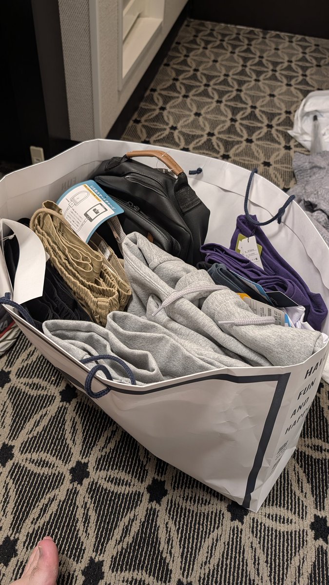 Wideloadus tweet media