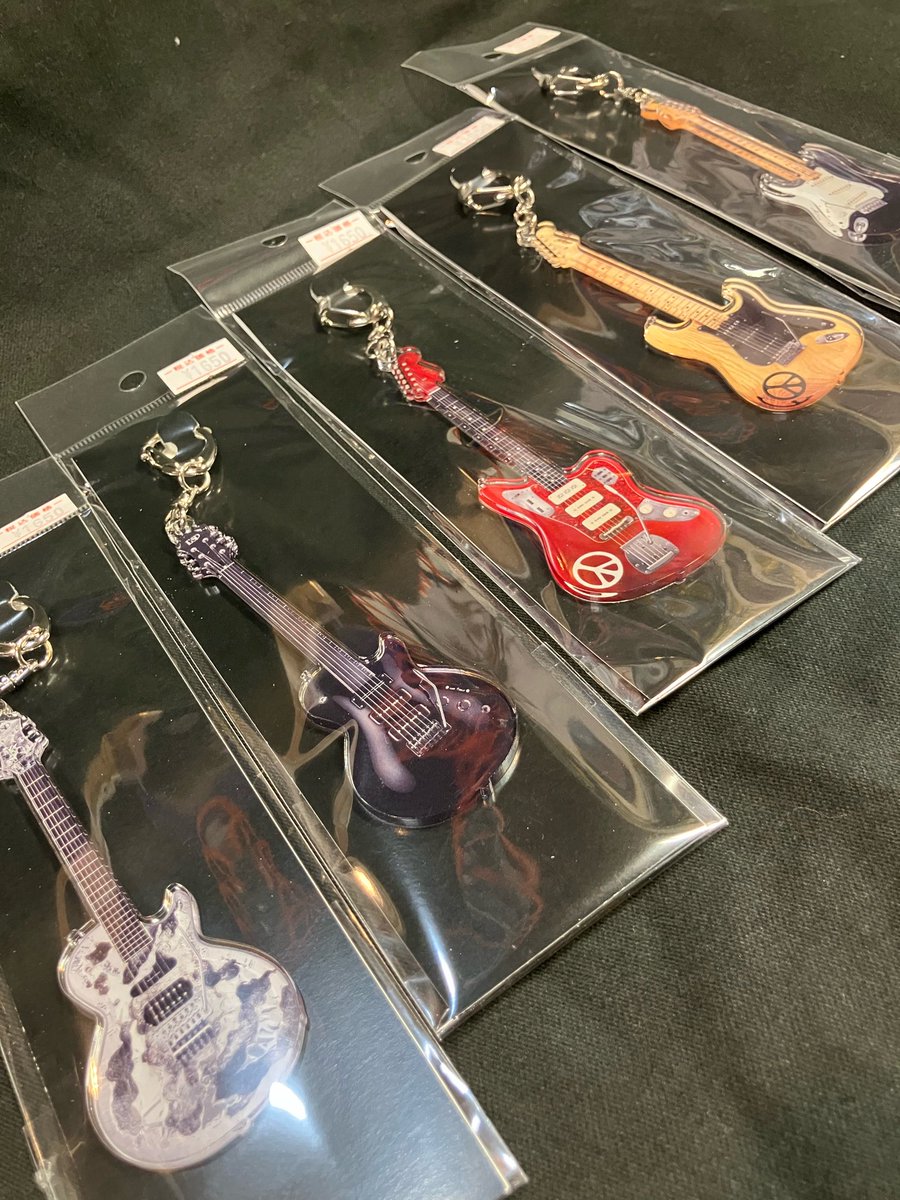 bbsapporock's tweet image. 【新商品情報💥】

#ESP Acrylic Stand &amp;amp; Keyholder Guitar Collection -SUGIZO Vol.3-

大好評のSUGIZO氏 アクリルスタンド＆キーホルダーギターコレクション第三弾！

飾ってもよし、身につけても良しな仕様です👍

最近はギターに見立ててぬいに持たせるなんていう使い方も🧐❤️

#SUGIZO #LUNASEA