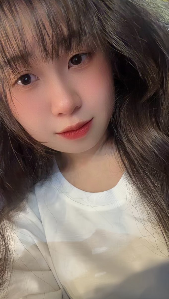 Ánh mắt của kẻ si tình☺️
Tụt tt quá☹️